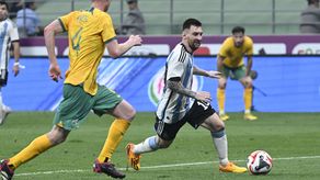 Messi anota el gol más rápido de su carrera en triunfo de Argentina por 2-0 a Australia en Pekín