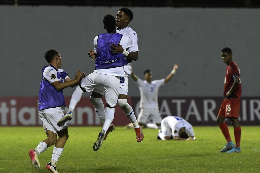 La selección Sub-20 de fútbol de Honduras clasificó el martes al Mundial de Indonesia-2023 al ganar 2-1 a la de Panamá, en partido de los cuartos de final del Premundial de la Concacaf.