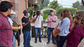 Personal del Patrimonio Histórico de MiCultura de Panama, suspendió la limpieza de torre de la Iglesia Catedral en el Barrio Bolívar debido a la presencia de un enjambre de abejas africanizadas en la cima.
