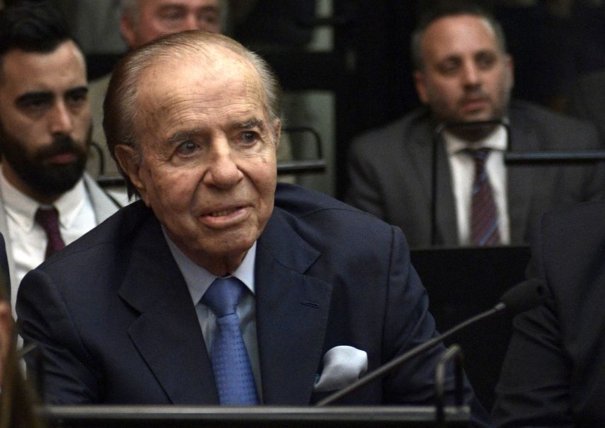 Argentina: Vandalizan tumba del expresidente Carlos Menem y la de su hijo