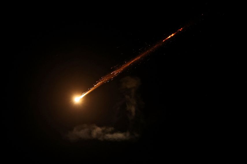 El ejército de Israel atacó este lunes el edificio de la televisión estatal iraní en Teherán, que tuvo que interrumpir brevemente su transmisión, y periodistas de AFP oyeron explosiones en varios sectores de la capital iraní, en el cuarto día de enfrentamientos entre estos dos países enemigos. El ejército de Israel atacó este lunes el edificio de la televisión estatal iraní en Teherán, que tuvo que interrumpir brevemente su transmisión, y periodistas de AFP oyeron explosiones en varios sectores de la capital iraní, en el cuarto día de enfrentamientos entre estos dos países enemigos.