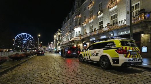 La rueda de prensa que la opositora venezolana María Corina Machado tenía previsto dar este martes en el Instituto Nobel de Oslo a las 13.00 hora local (12.00 GMT), la víspera de recibir el premio de la Paz, ha sido aplazada. La rueda de prensa que la opositora venezolana María Corina Machado tenía previsto dar este martes en el Instituto Nobel de Oslo a las 13.00 hora local (12.00 GMT), la víspera de recibir el premio de la Paz, ha sido aplazada.