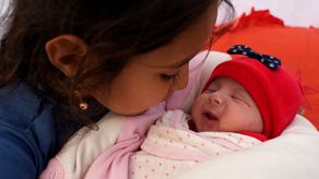 Siria: Tía adopta a recién nacida rescatada tras sismo