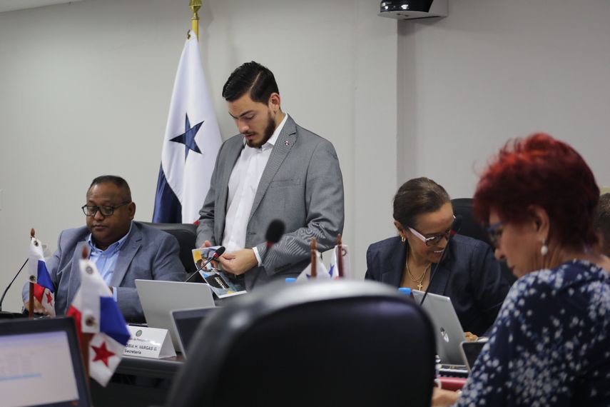 El Ministerio de Ambiente (MiAMBIENTE) sustentó la petición ante la Comisión de Presupuesto de la Asamblea Nacional. El Ministerio de Ambiente (MiAMBIENTE) sustentó la petición ante la Comisión de Presupuesto de la Asamblea Nacional.