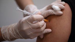 La industria farmacéutica pide que se compartan las dosis de vacunas