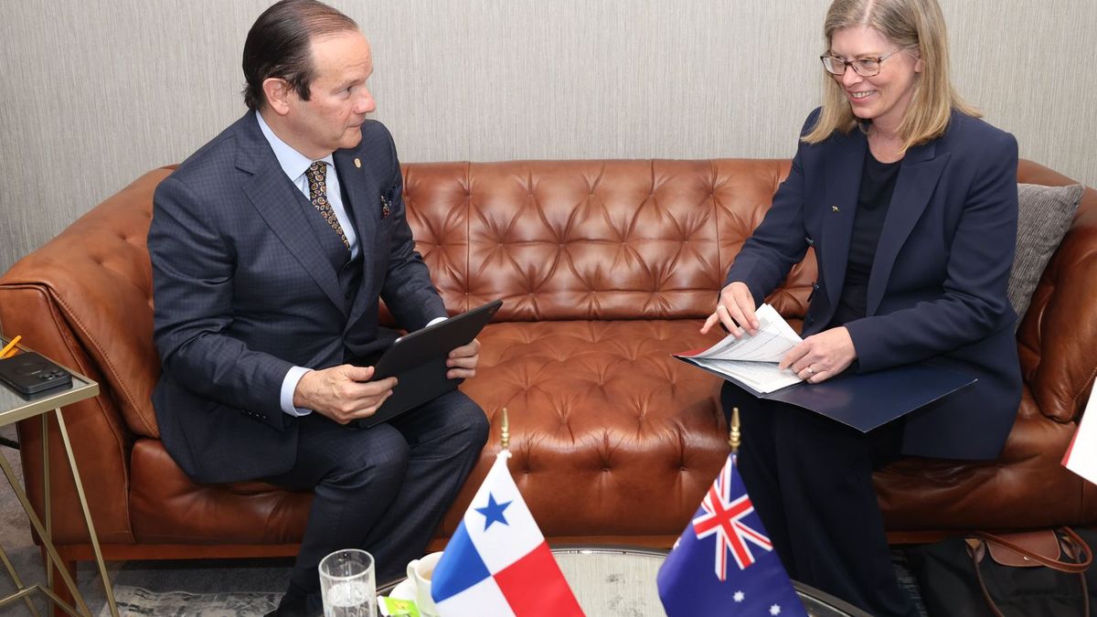 El Gobierno de Panamá invitó a doce países con embajadores concurrentes a adherirse al Tratado de Neutralidad del Canal interoceánico, como garantía jurídica del comercio mundial y una señal política de respaldo al derecho internacional, informó este domingo la Cancillería panameña.