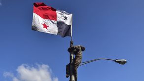 Este 9 de enero, Panamá conmemora 62 años de los acontecimientos que dieron origen al Día de los Mártires, una fecha dedicada a honrar la memoria de los jóvenes panameños que ofrendaron sus vidas en defensa de la soberanía nacional.