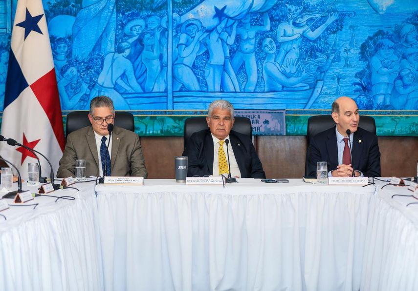 Mulino y la Asociación Bancaria buscan bancarización de todos los panameños