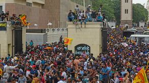 Manifestantes asaltan el palacio presidencial de Sri Lanka