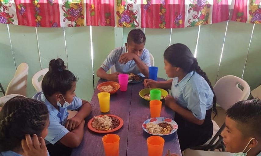 Estudiantes de la comarca Ngäbe Buglé se beneficiarán a través del programa Estudiar sin Hambre con el apoyo de la FAO y como parte del Plan Colmena.