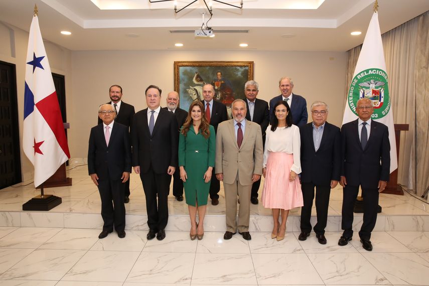 Erika Mouynes convoca a once excancilleres panameños