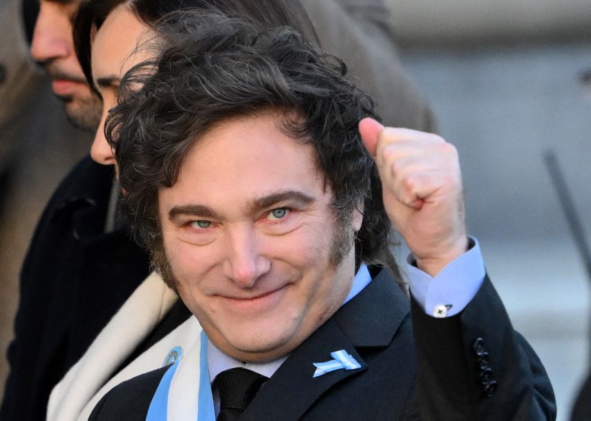 Javier Milei llama a Pedro Sánchez "cobarde" y dice que "aplica el modelo de Maduro". Javier Milei llama a Pedro Sánchez "cobarde" y dice que "aplica el modelo de Maduro".