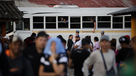 Panamá, en contacto con otros países para dar salida segura a los 111 deportados por EEUU