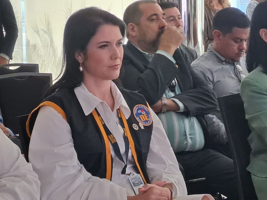 El evento en donde se oficializó la realización del Debate Presidencial de CAMTUR, contó con la presencia de la delegada del Tribunal Electoral, Jackie Bern, como observadora del sorteo. El evento en donde se oficializó la realización del Debate Presidencial de CAMTUR, contó con la presencia de la delegada del Tribunal Electoral, Jackie Bern, como observadora del sorteo.