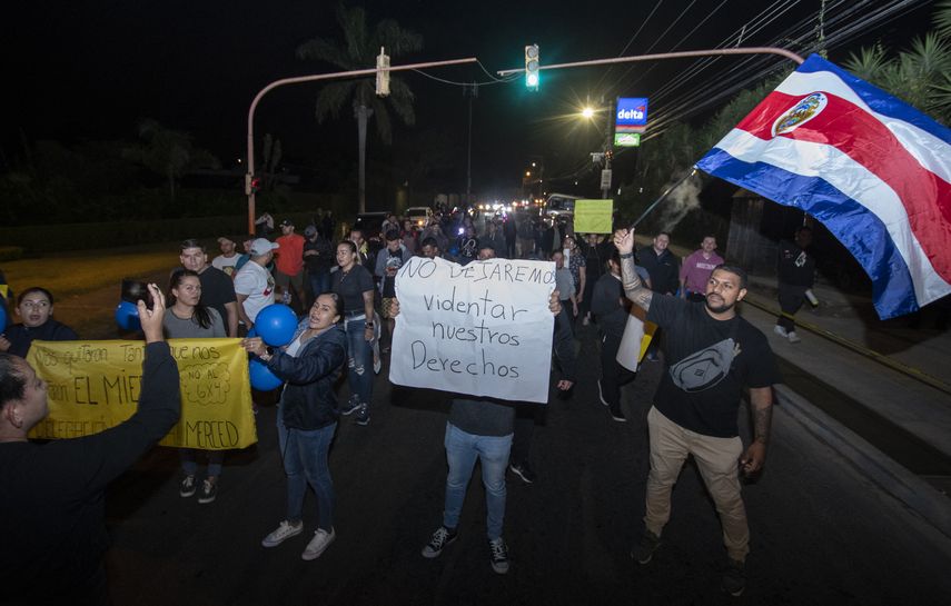 Policías protestan en Costa Rica tras reducción días libres