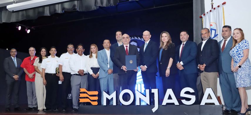 Cadetes de UMIP se embarcarán en buques de Monjasa para formación profesional