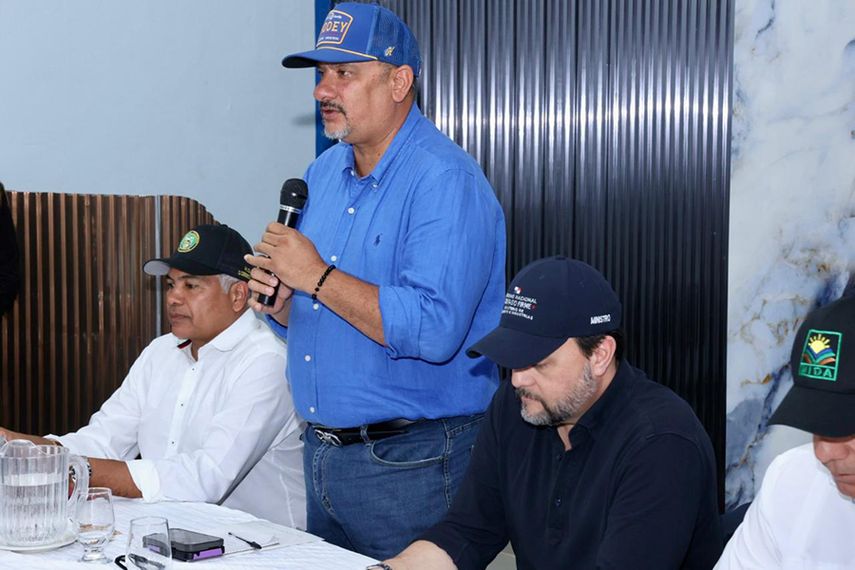 El presidente de la Asamblea Nacional, Jorge Herrera, encabezó la reunión con productores de Coclé. El presidente de la Asamblea Nacional, Jorge Herrera, encabezó la reunión con productores de Coclé.