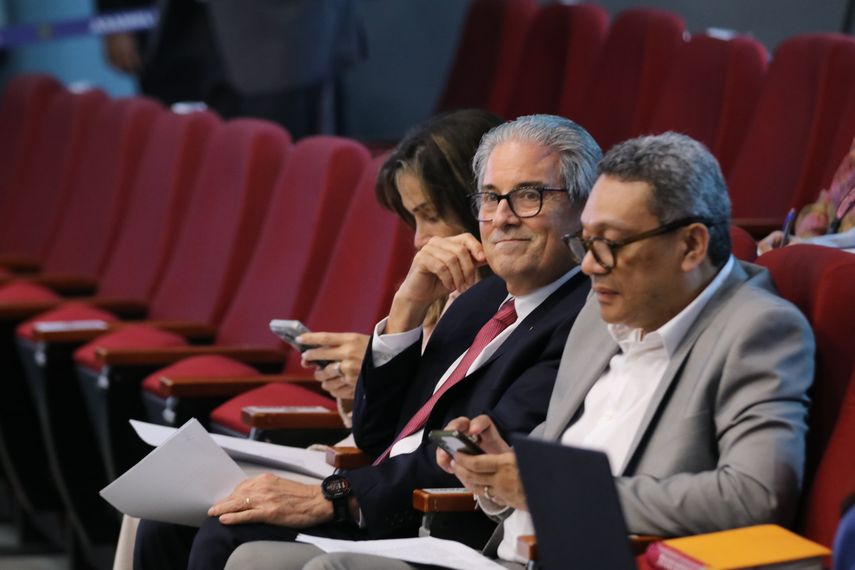 Las palabras de la exdiputada y miembro de la Asociación de Parlamentarias y Exparlamentarias de Panamá (APARLEXPA), se dieron durante el sexto día de consultas al proyecto de ley 163, que modifica, adiciona y deroga artículos de la Ley 51 de 27 de diciembre de 2005, que reforma la ley Orgánica de la CSS. Las palabras de la exdiputada y miembro de la Asociación de Parlamentarias y Exparlamentarias de Panamá (APARLEXPA), se dieron durante el sexto día de consultas al proyecto de ley 163, que modifica, adiciona y deroga artículos de la Ley 51 de 27 de diciembre de 2005, que reforma la ley Orgánica de la CSS.