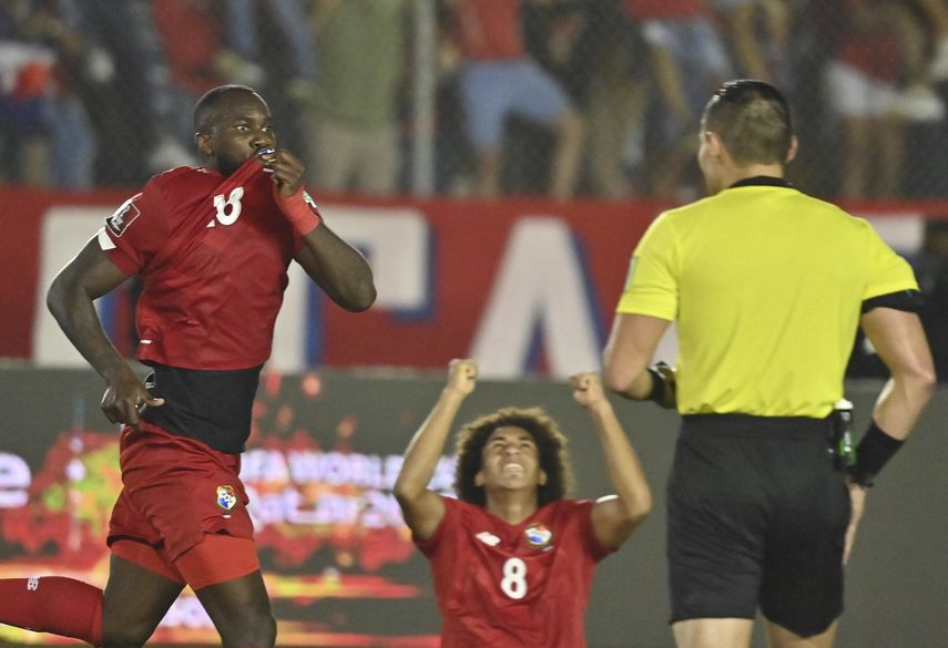 Canadá lidera y Panamá presiona en el octogonal de Concacaf