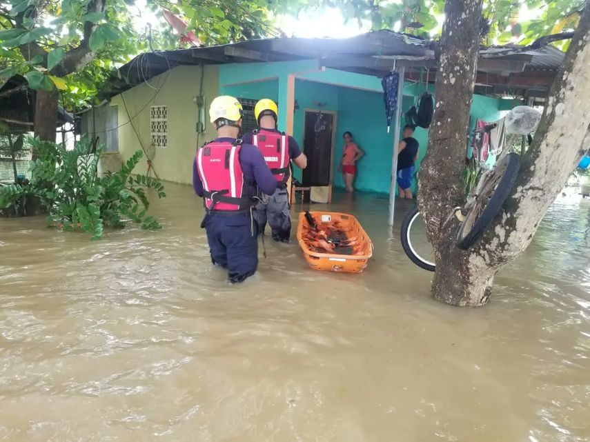 Los Santos: Más de mil 800 afectados por las lluvias.