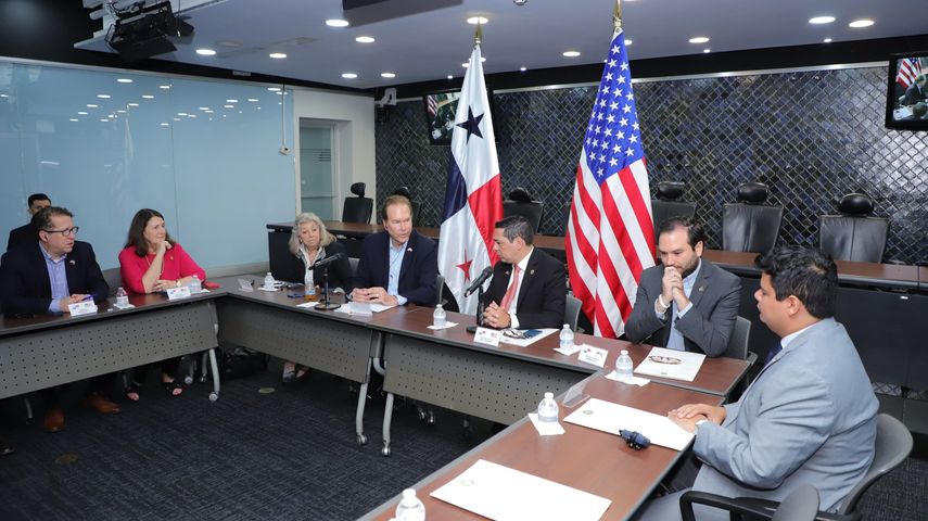Congresistas de Estados Unidos se reúnen con diputados en Asamblea Congresistas de Estados Unidos se reúnen con diputados en Asamblea