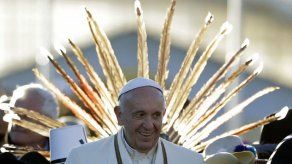 Papa Francisco condena el consumismo y descarte de alimentos