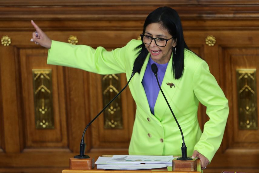 Delcy Rodríguez dice que si le tocara ir a Washington iría de pie