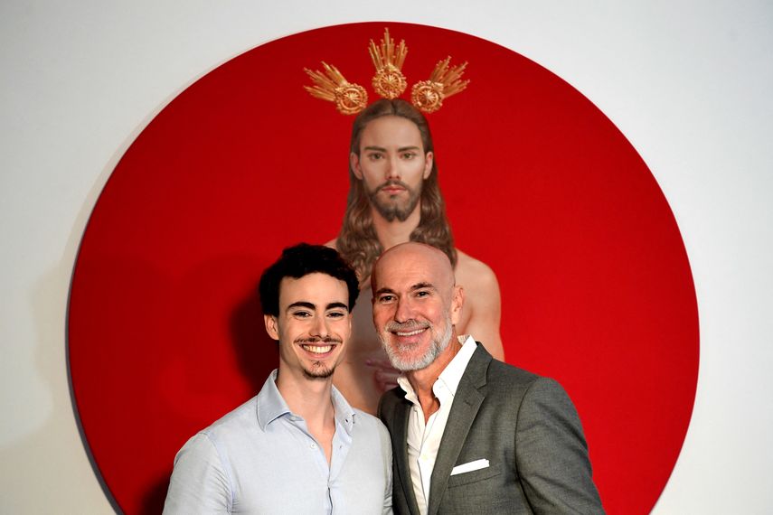 ¿Un Cristo demasiado "afeminado"? En España, el cartel oficial de la Semana Santa de Sevilla (sur) desató indignación en medios ultraconservadores católicos que reclaman su retirada por considerarlo ofensivo. ¿Un Cristo demasiado "afeminado"? En España, el cartel oficial de la Semana Santa de Sevilla (sur) desató indignación en medios ultraconservadores católicos que reclaman su retirada por considerarlo ofensivo.