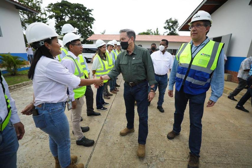 Nito Cortizo entrega mejoras a la planta de Villa Darién 