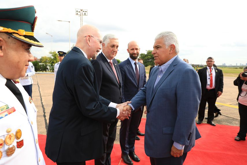 Mulino llegó a Paraguay para la firma de acuerdo Mercosur-Unión Europea