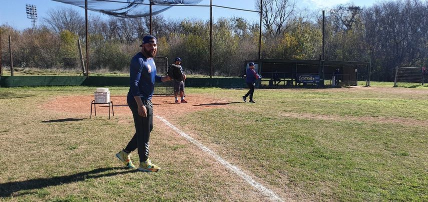 Julio Denis y Carlos Sánchez formarán la batería de la novena panameña para el partido ante Canadá. Julio Denis y Carlos Sánchez formarán la batería de la novena panameña para el partido ante Canadá.