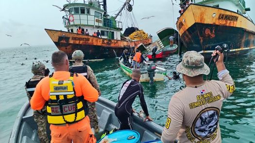 Estamentos participaron de las labores de rescate a 11 millas del Puerto Caimito en La Chorrera. Estamentos participaron de las labores de rescate a 11 millas del Puerto Caimito en La Chorrera.