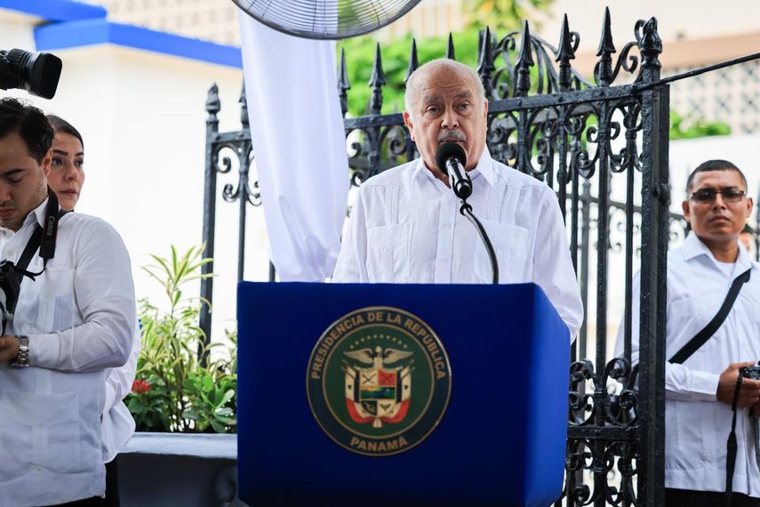 Gobierno rinde honor a los difuntos.