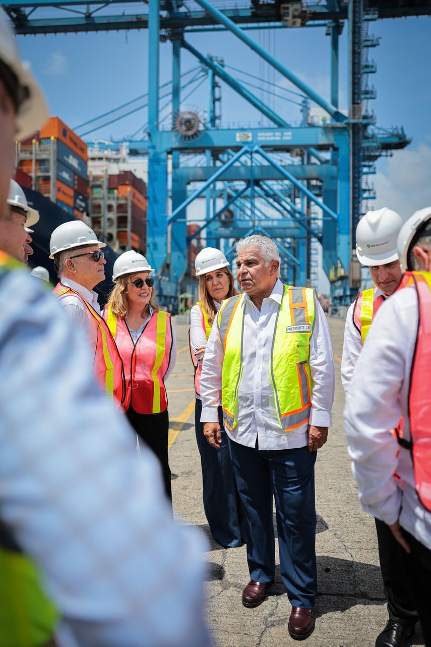 Mulino fue recibido por el gerente general de MIT, Manuel Pinzón, y directivos del puerto. Mulino fue recibido por el gerente general de MIT, Manuel Pinzón, y directivos del puerto.