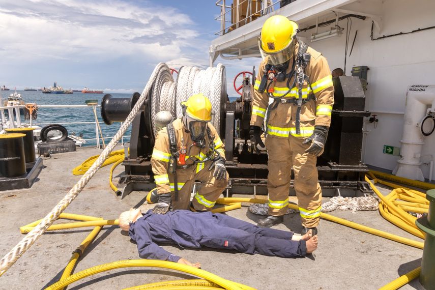 Canal de Panamá realiza simulacro de incendio en un buque en el Pacífico
