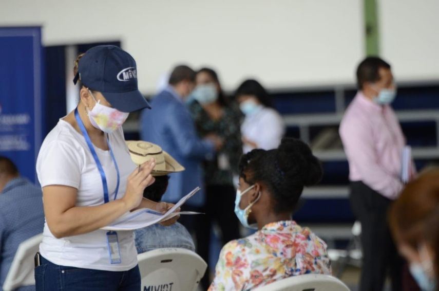 Residentes de Villa La Paz y Villa Escondida en el distrito de David podrán tener sus casas