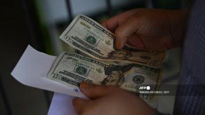 Gobierno de Ecuador insiste por tercera vez en ley para proteger la dolarización