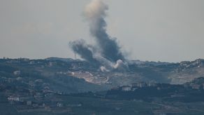 La guerra en Oriente Medio se extendió este lunes al Líbano con ataques de Israel en represalia por disparos del movimiento islamista proiraní Hezbolá, en el tercer día de conflicto regional tras los ataques de Estados Unidos e Israel contra Irán.