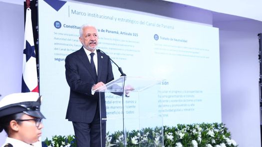 Canal de Panamá estudia corredores energético y logístico para diversificar ingresos