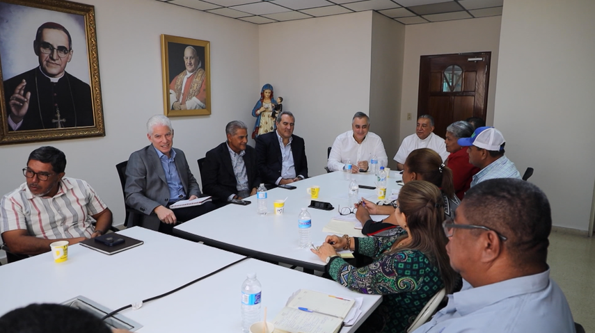 La huelga docente se mantiene pese a acercamiento con empresarios en la Curia Metropolitana