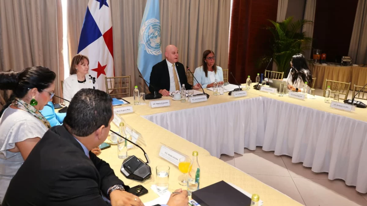 El Gobierno de Panamá y el Sistema de las Naciones Unidas (ONU) sostuvieron una reunión del Comité Directivo Conjunto del Marco de Cooperación para el Desarrollo Sostenible 2026–2030, presidida por el viceministro de Asuntos Multilaterales y Cooperación del Ministerio de Relaciones Exteriores, Carlos Guevara Mann. El Gobierno de Panamá y el Sistema de las Naciones Unidas (ONU) sostuvieron una reunión del Comité Directivo Conjunto del Marco de Cooperación para el Desarrollo Sostenible 2026–2030, presidida por el viceministro de Asuntos Multilaterales y Cooperación del Ministerio de Relaciones Exteriores, Carlos Guevara Mann.