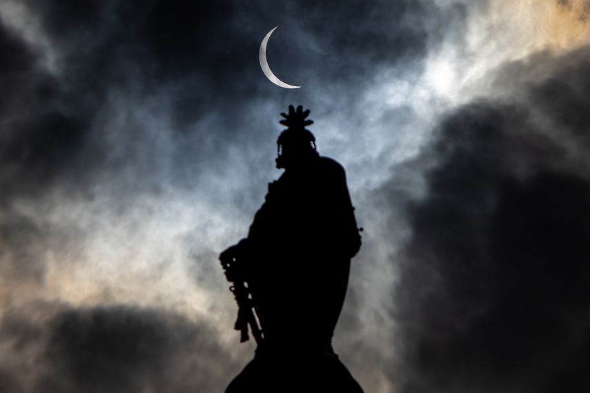 Pronostican que el próximo eclipse solar total visible en Estados Unidos tendrá lugar en 2044. Antes, habrá un eclipse total en España, en 2026. Pronostican que el próximo eclipse solar total visible en Estados Unidos tendrá lugar en 2044. Antes, habrá un eclipse total en España, en 2026.