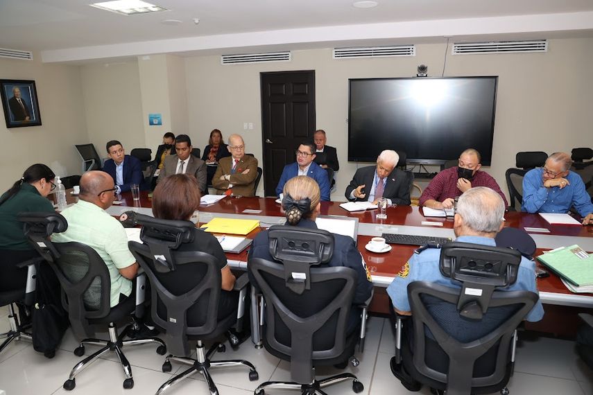 Bomberos de Panamá pone fin a huelga de brazos caídos