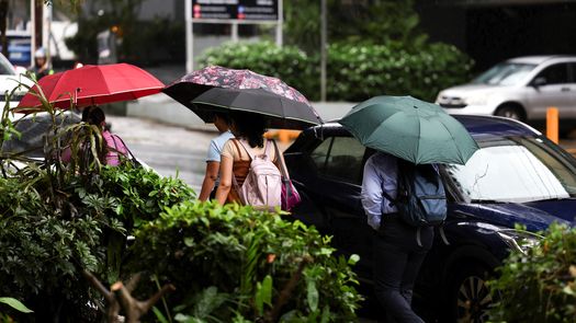 Bomberos advierten sobre crecidas de ríos y deslizamientos por influencia del huracán Melissa Bomberos advierten sobre crecidas de ríos y deslizamientos por influencia del huracán Melissa
