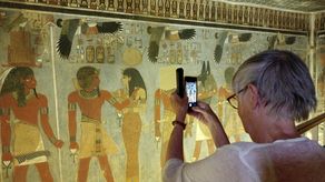 Egipto abre al público la tumba restaurada del faraón Amenhotep III en Luxor