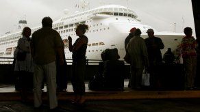 Aparentes suicidios y una huelga de hambre en cruceros varados