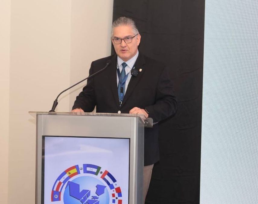 El ministro Juan Carlos Orillac dio la bienvenida a Panam&aacute; a los directivos de COICEPEM.