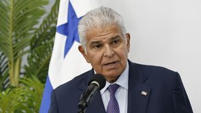 El presidente de Panamá, José Raúl Mulino, confió este jueves en que la nueva ley que establece un impuesto del 15 % sobre la renta bruta generada en el país a las multinacionales que no demuestren actividad económica permita a Panamá salir de la lista de la UE de jurisdicciones no cooperantes en materia tributaria.