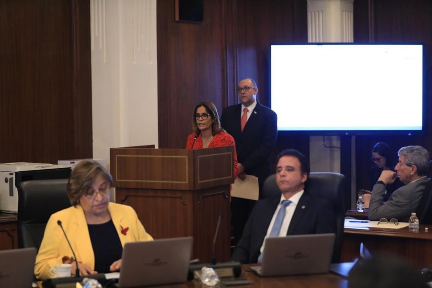 La administradora general de la Autoridad de Turismo de Panamá, Denise Guillén Zúñiga, sustentó ante el Consejo de Gabinete el crédito adicional suplementario de 10 millones de dólares. La administradora general de la Autoridad de Turismo de Panamá, Denise Guillén Zúñiga, sustentó ante el Consejo de Gabinete el crédito adicional suplementario de 10 millones de dólares.