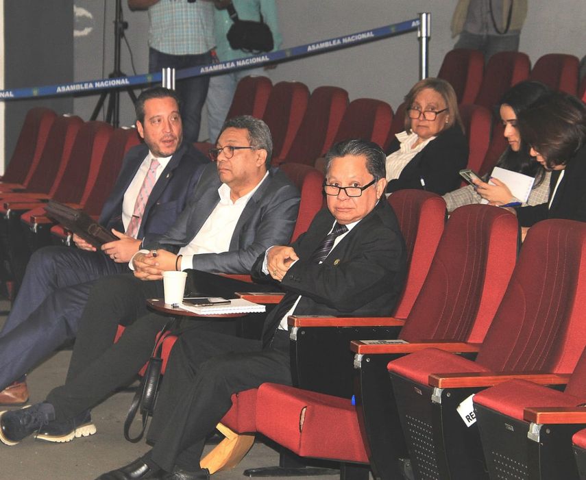 En el marco del séptimo día de consultas ciudadanas al Proyecto de Ley 163, que modifica la Ley 51 de 2005 de la Caja de Seguro Social (CSS), los diputados de la Comisión de Trabajo, Salud y Desarrollo Social de la Asamblea Nacional recibieron a representantes del Ministerio de Salud. En el marco del séptimo día de consultas ciudadanas al Proyecto de Ley 163, que modifica la Ley 51 de 2005 de la Caja de Seguro Social (CSS), los diputados de la Comisión de Trabajo, Salud y Desarrollo Social de la Asamblea Nacional recibieron a representantes del Ministerio de Salud.